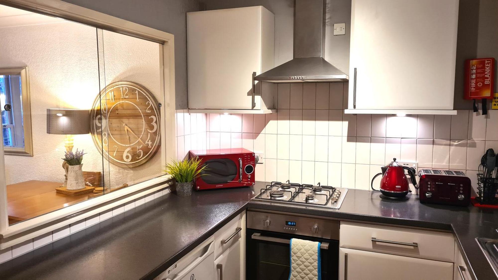 Burlington Beach Apartments Brighton Екстер'єр фото