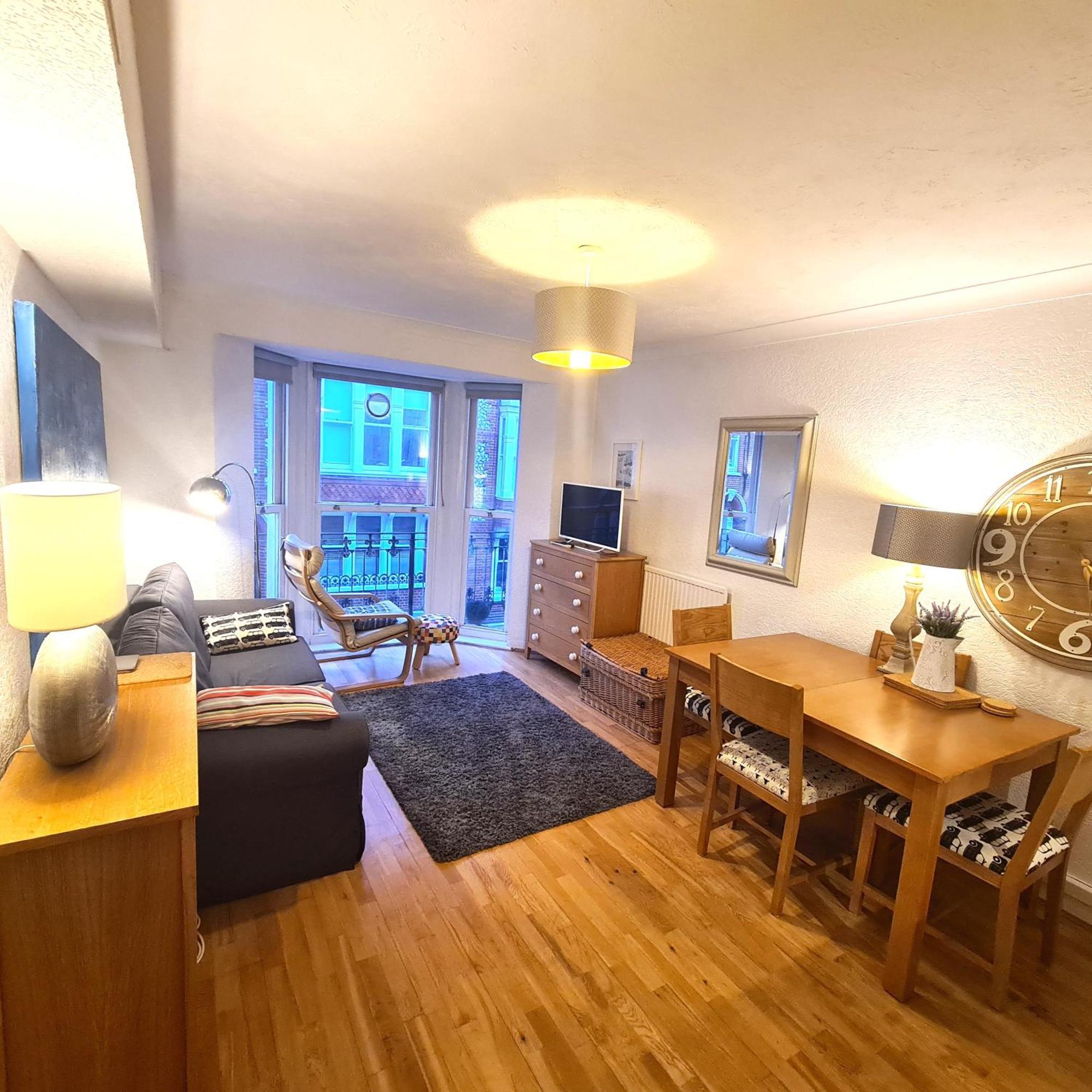 Burlington Beach Apartments Brighton Екстер'єр фото