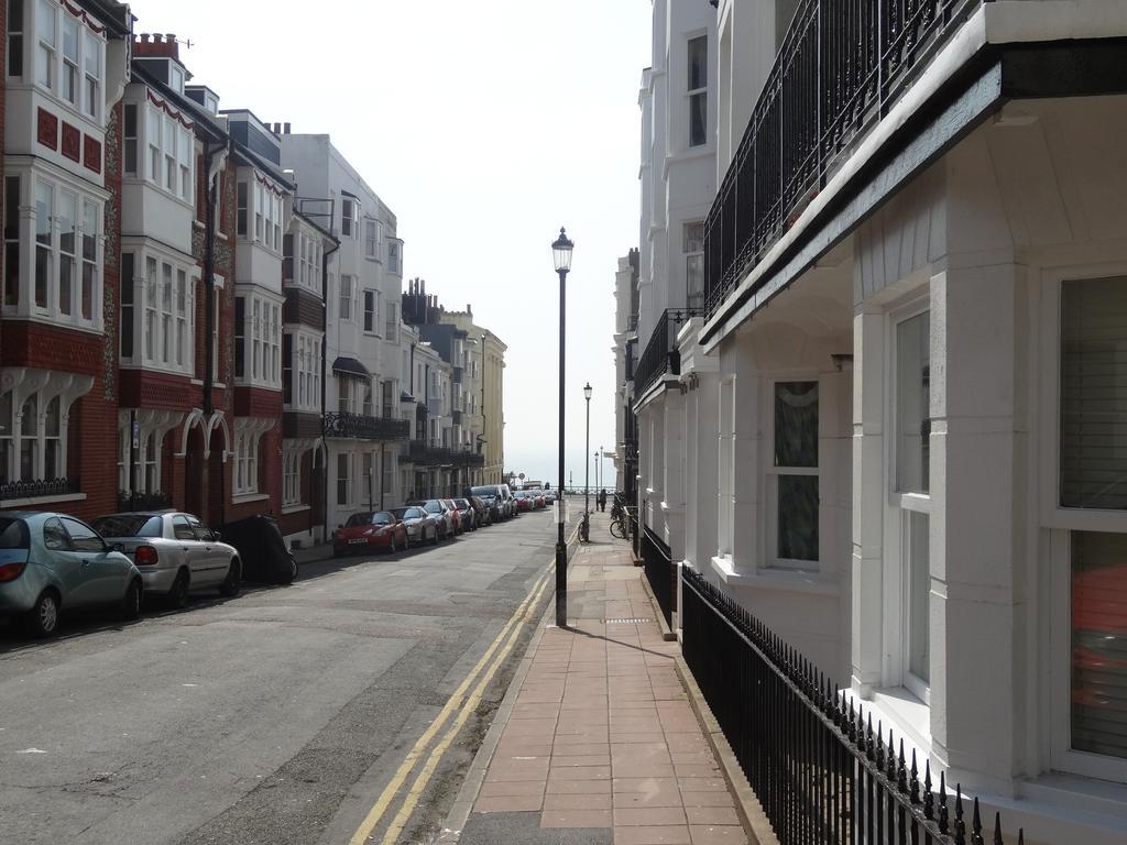Burlington Beach Apartments Brighton Номер фото