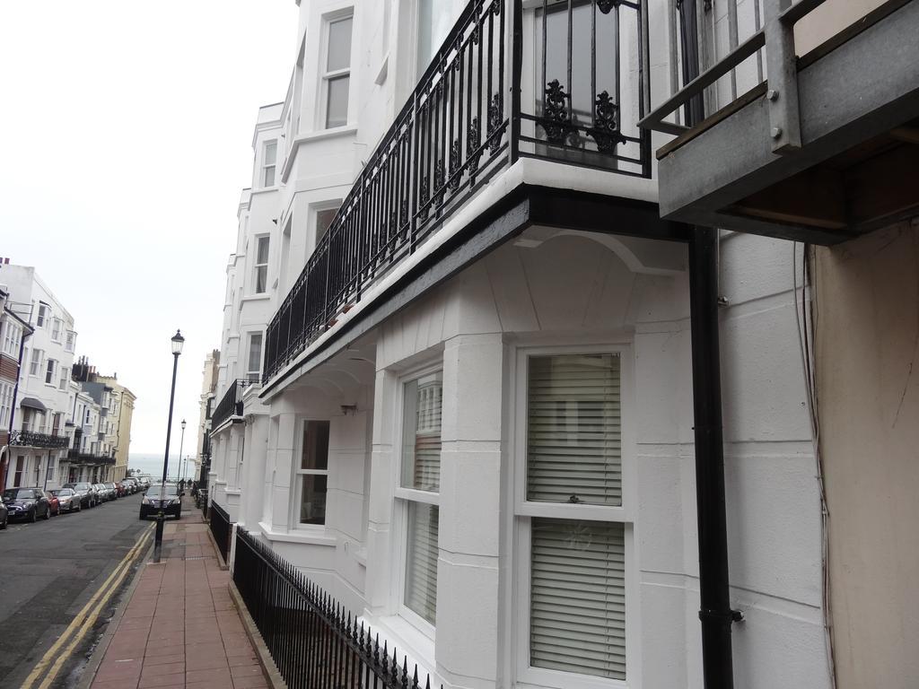 Burlington Beach Apartments Brighton Номер фото