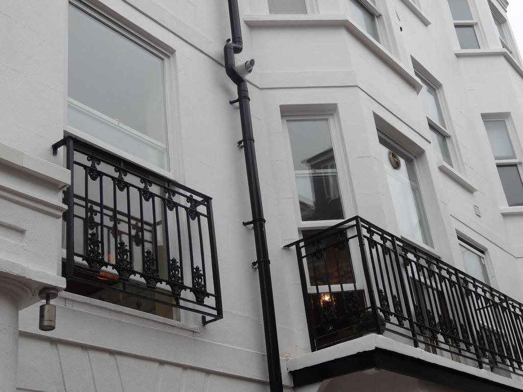 Burlington Beach Apartments Brighton Номер фото