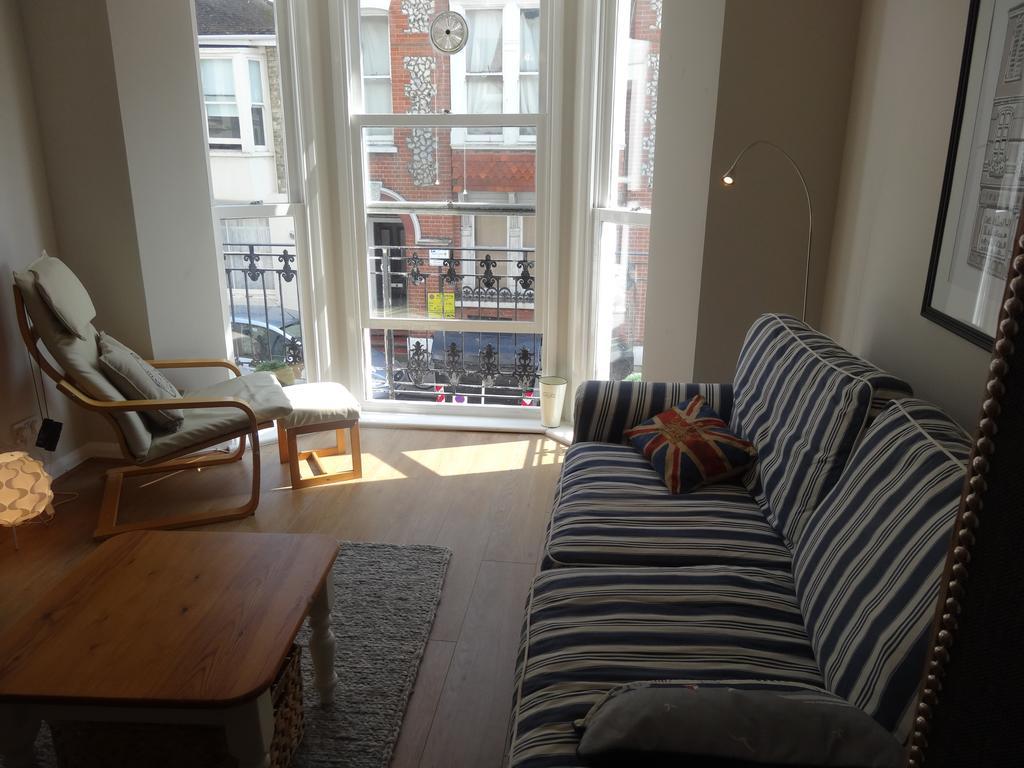 Burlington Beach Apartments Brighton Номер фото