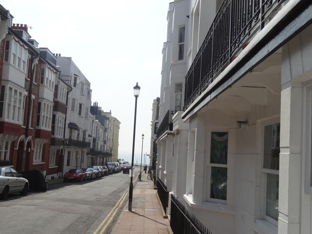 Burlington Beach Apartments Brighton Номер фото