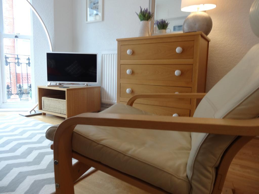 Burlington Beach Apartments Brighton Екстер'єр фото