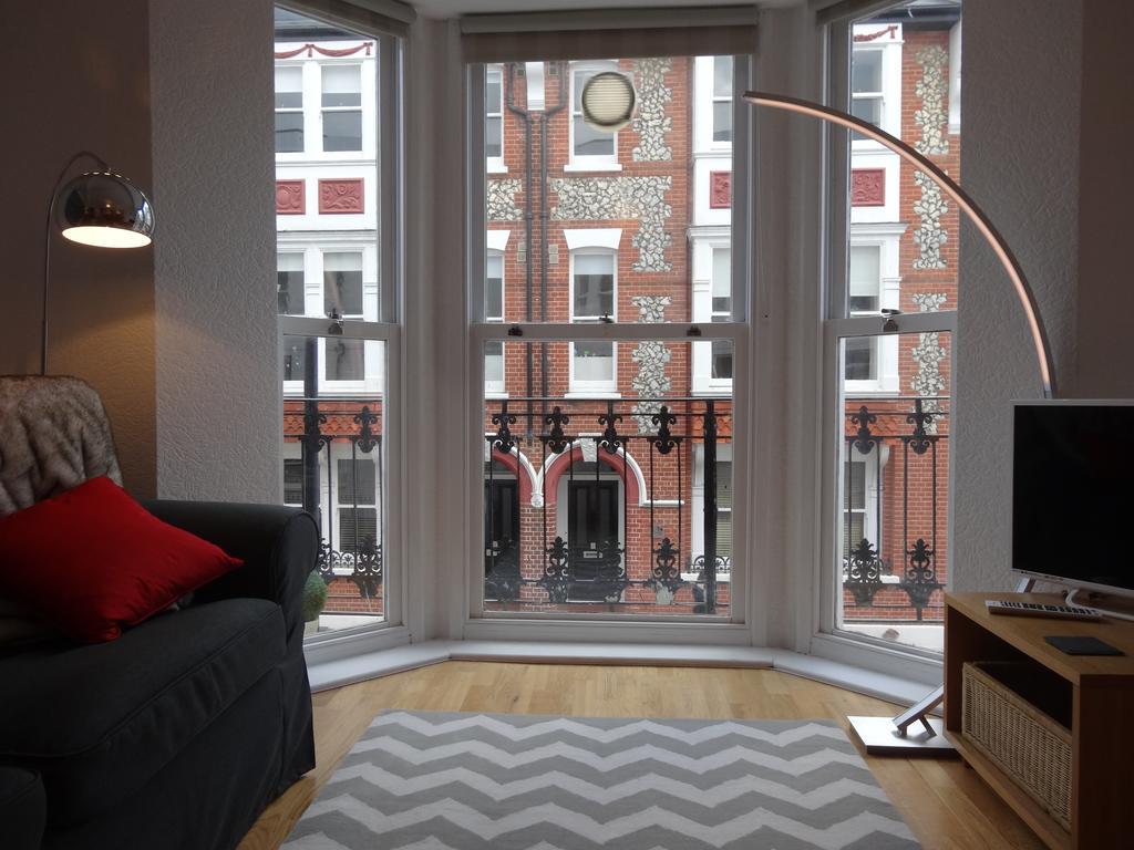Burlington Beach Apartments Brighton Екстер'єр фото
